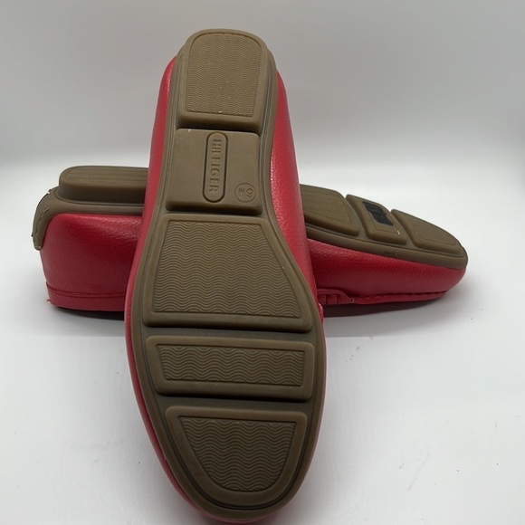 NWOT Tommy Hilfiger Red Driving Loafer Sz 6 - Picture 3 of 3